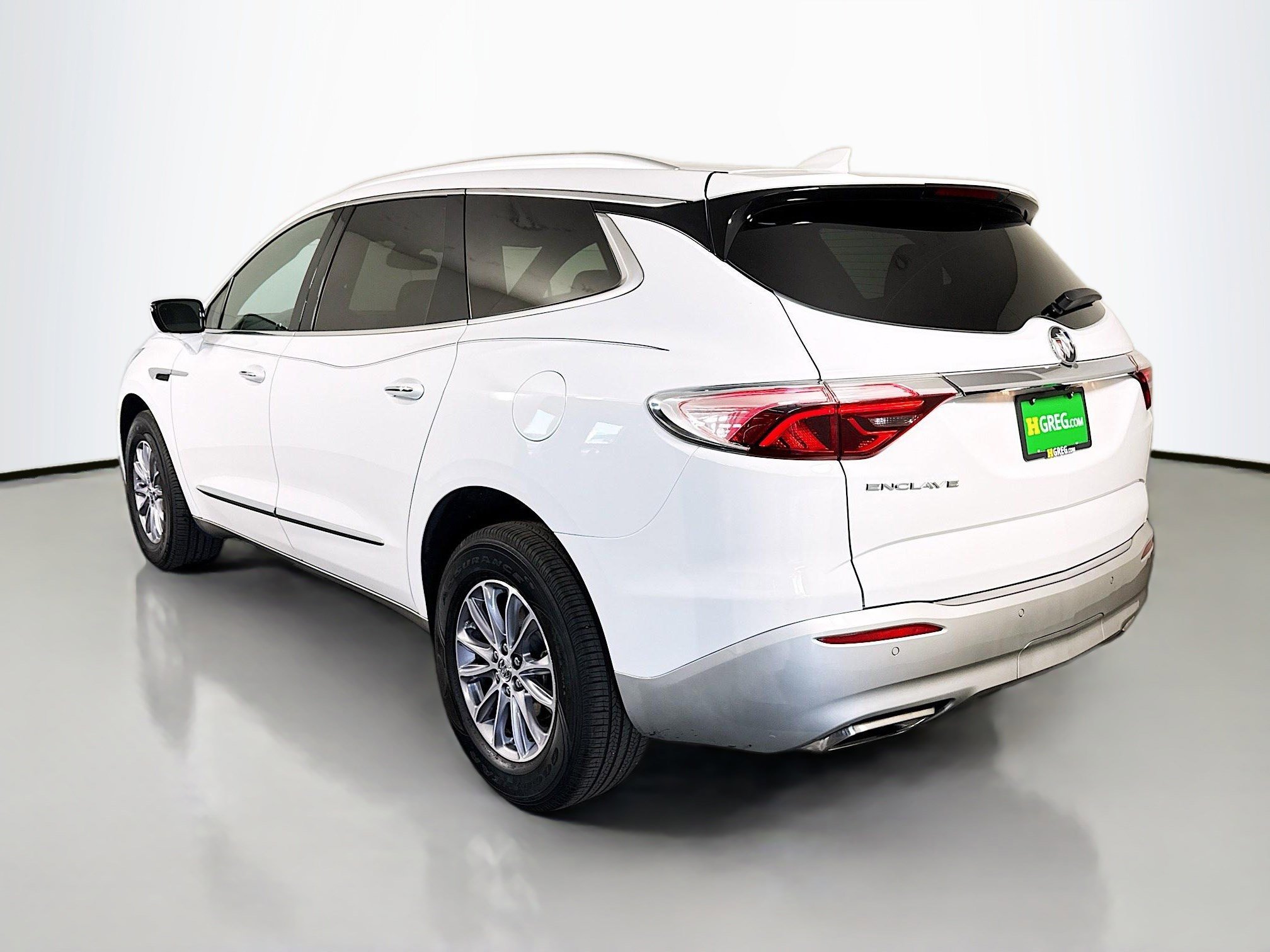 Used 2023 Buick Enclave Essence image 7