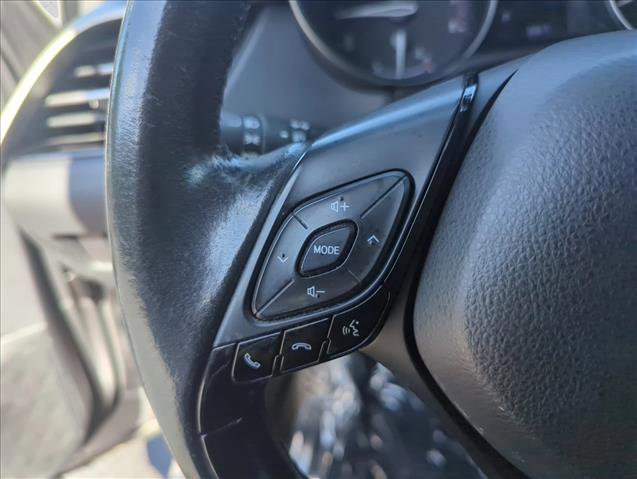 Used 2020 Toyota C-HR Limited image 12