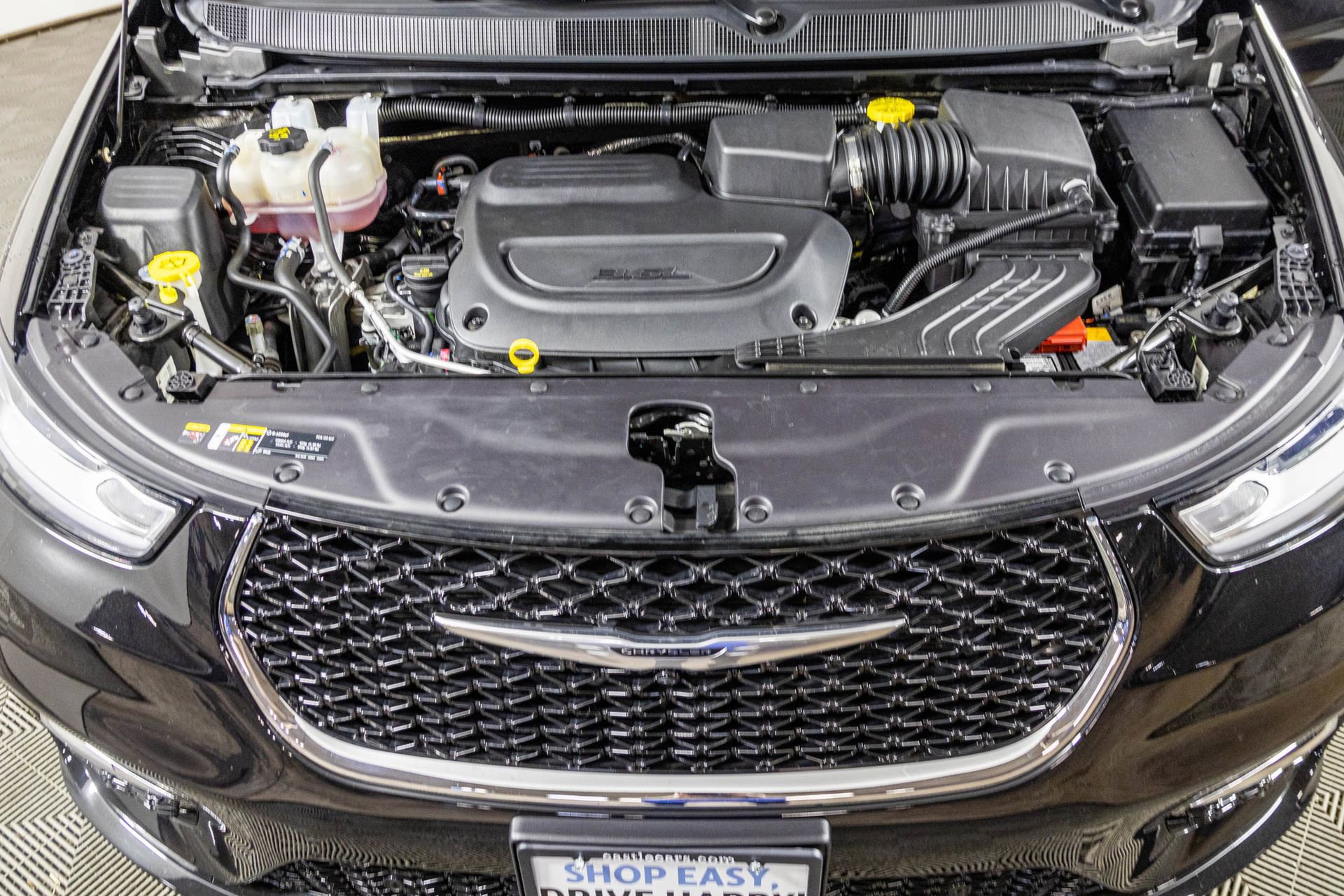 Used 2024 Chrysler Pacifica Touring-L image 45