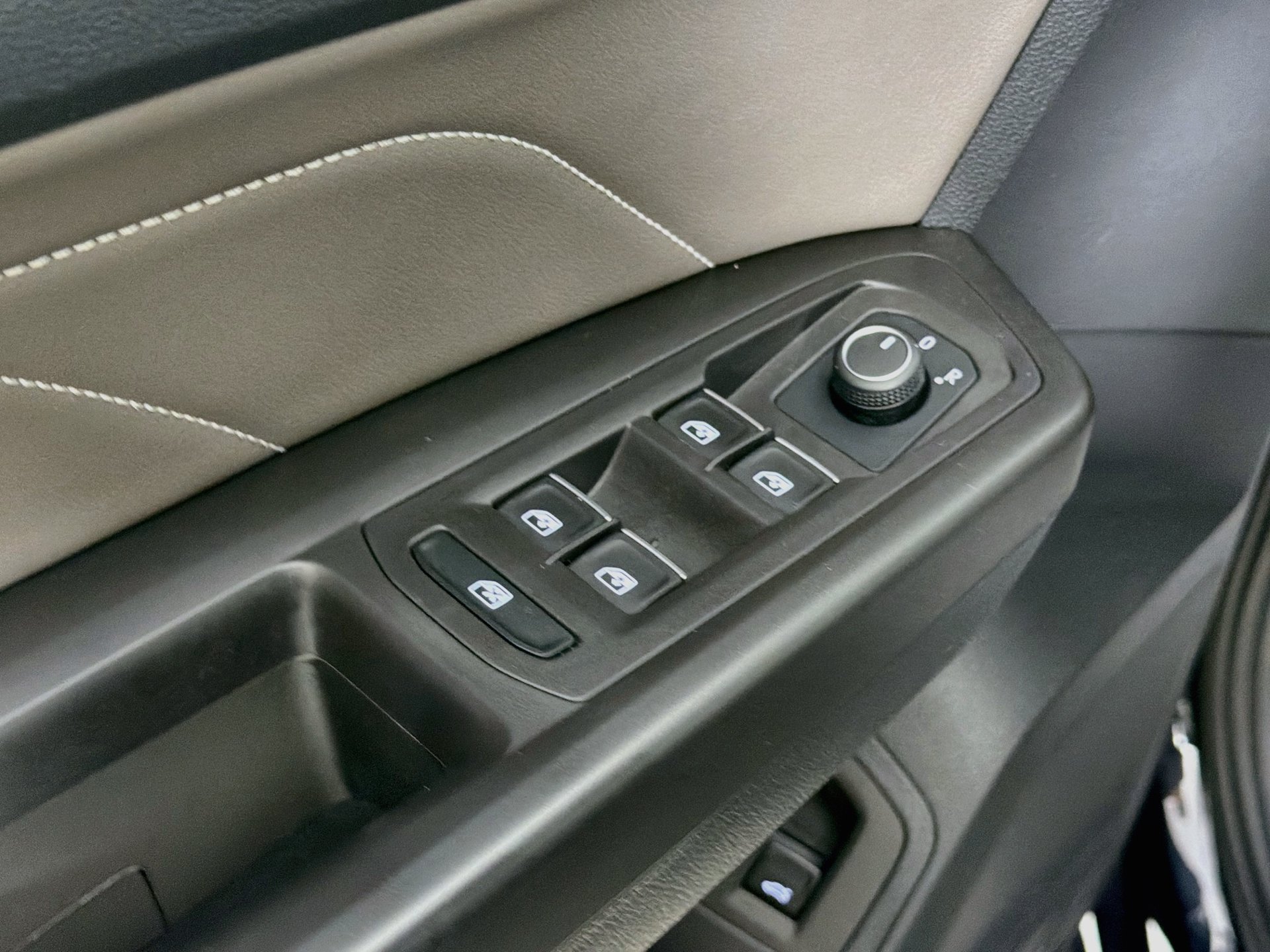 Certified 2023 Volkswagen Atlas Cross Sport SE FWD image 17