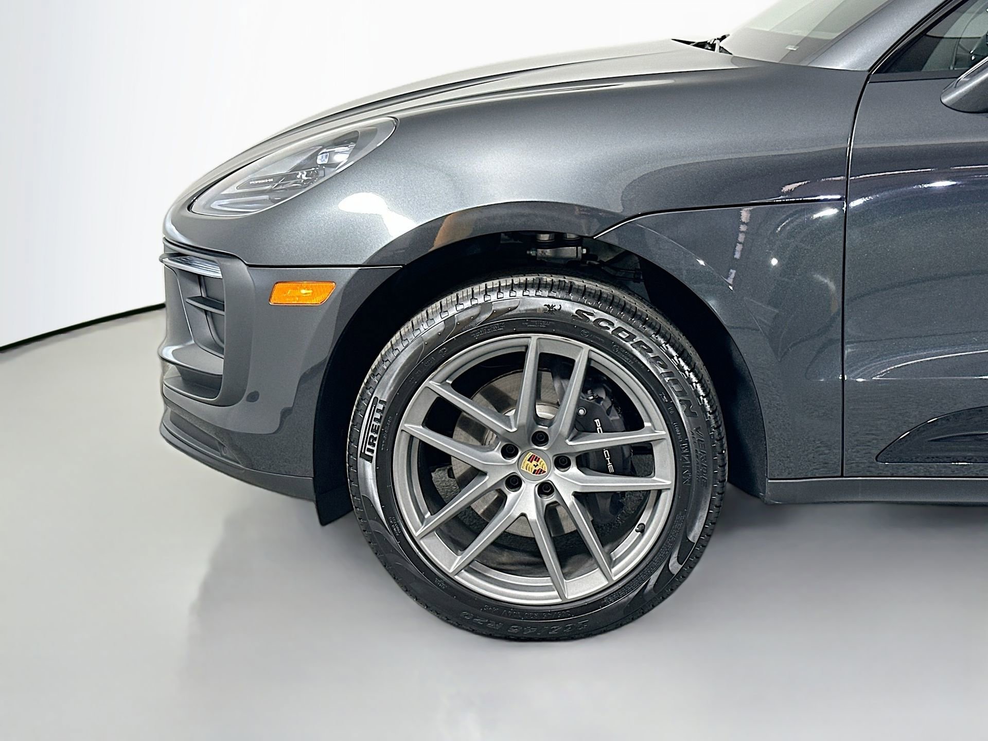 Certified 2025 Porsche Macan image 11