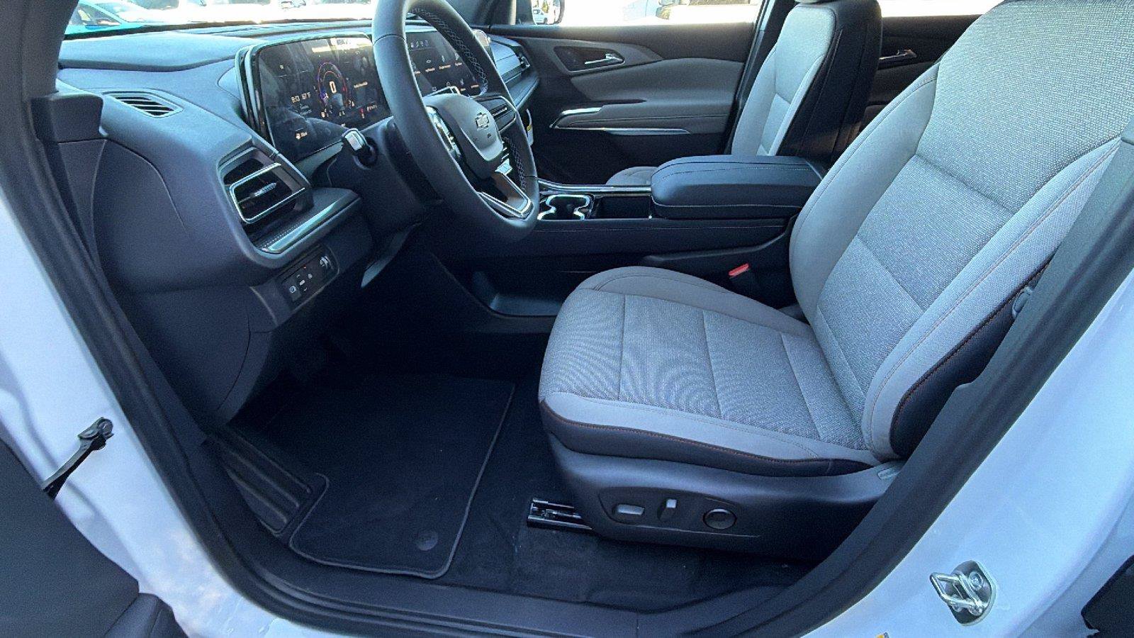 New 2027 Chevrolet Traverse LT FWD image 15