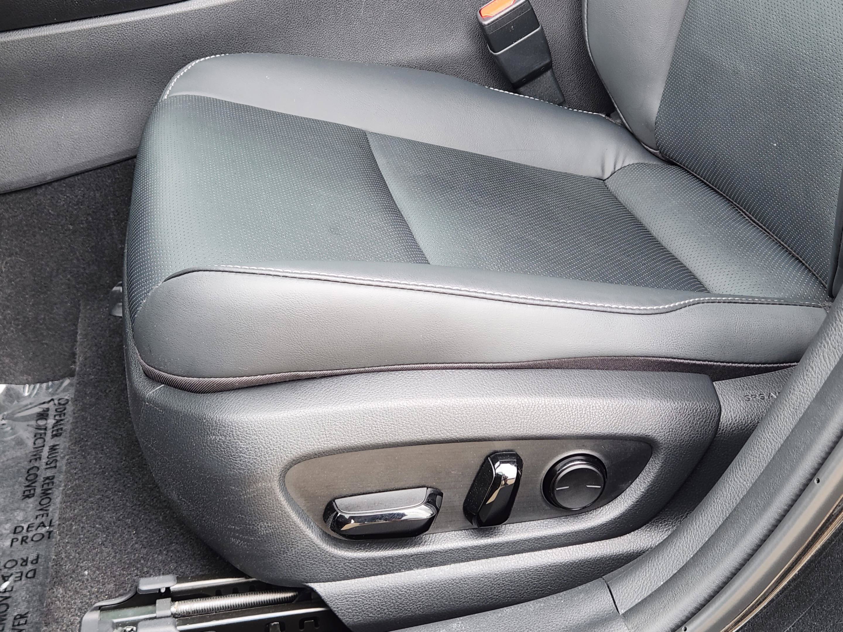 Used 2025 Lexus UX 300h FWD image 19