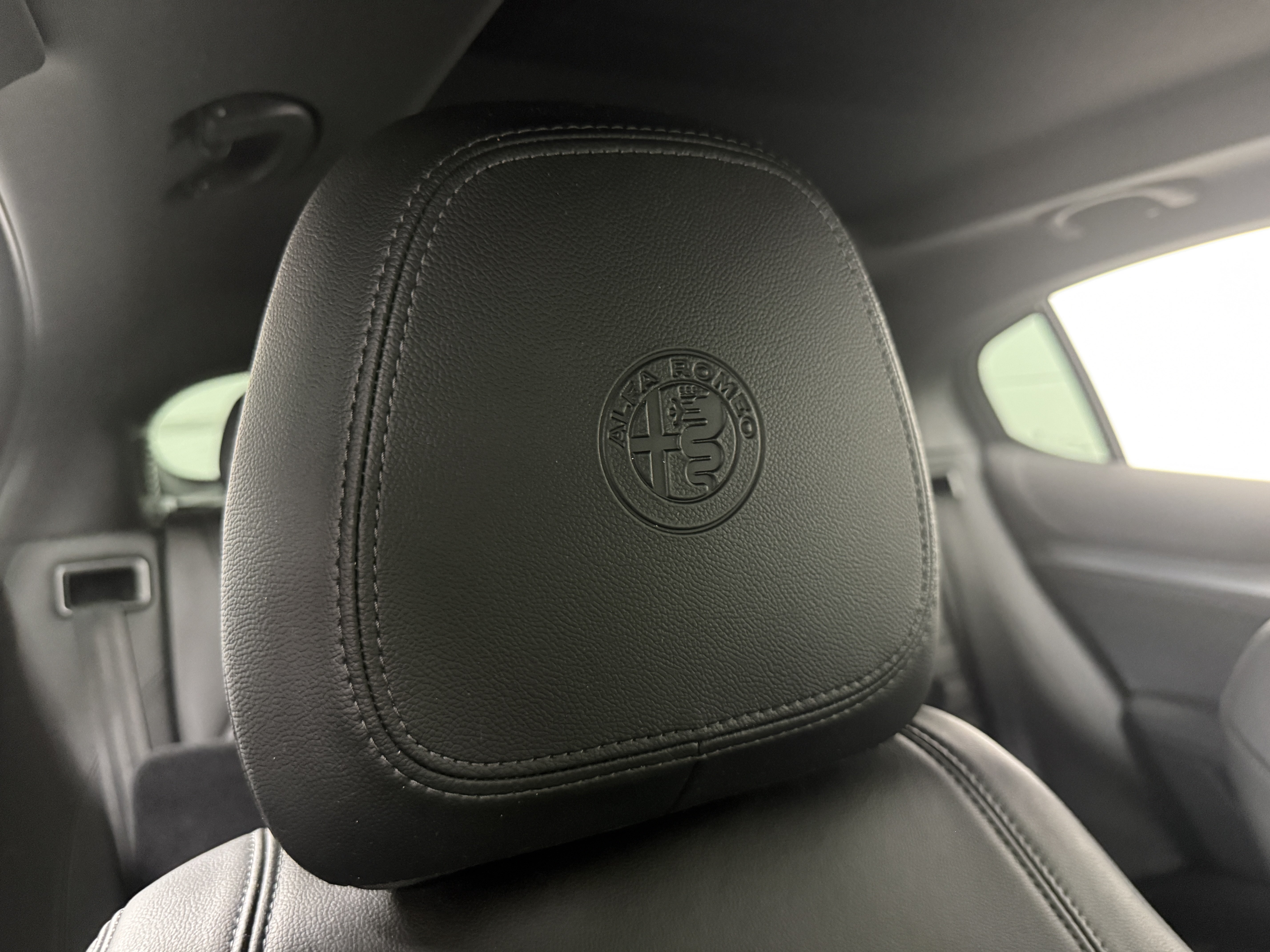 Certified 2023 Alfa Romeo Stelvio Veloce AWD/4WD image 31