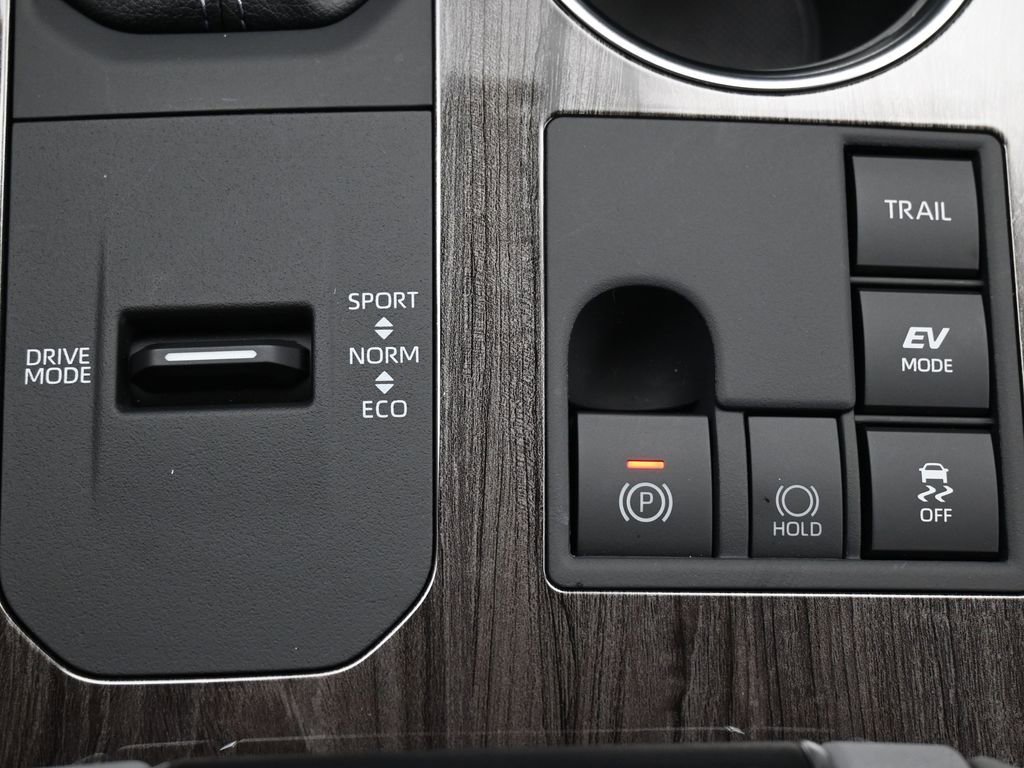 Used 2025 Toyota Highlander Limited image 29