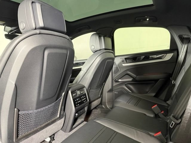 Used 2025 Porsche Cayenne Coupe AWD/4WD image 24