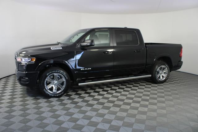 New 2026 RAM 1500 4x4 Crew Cab image 2