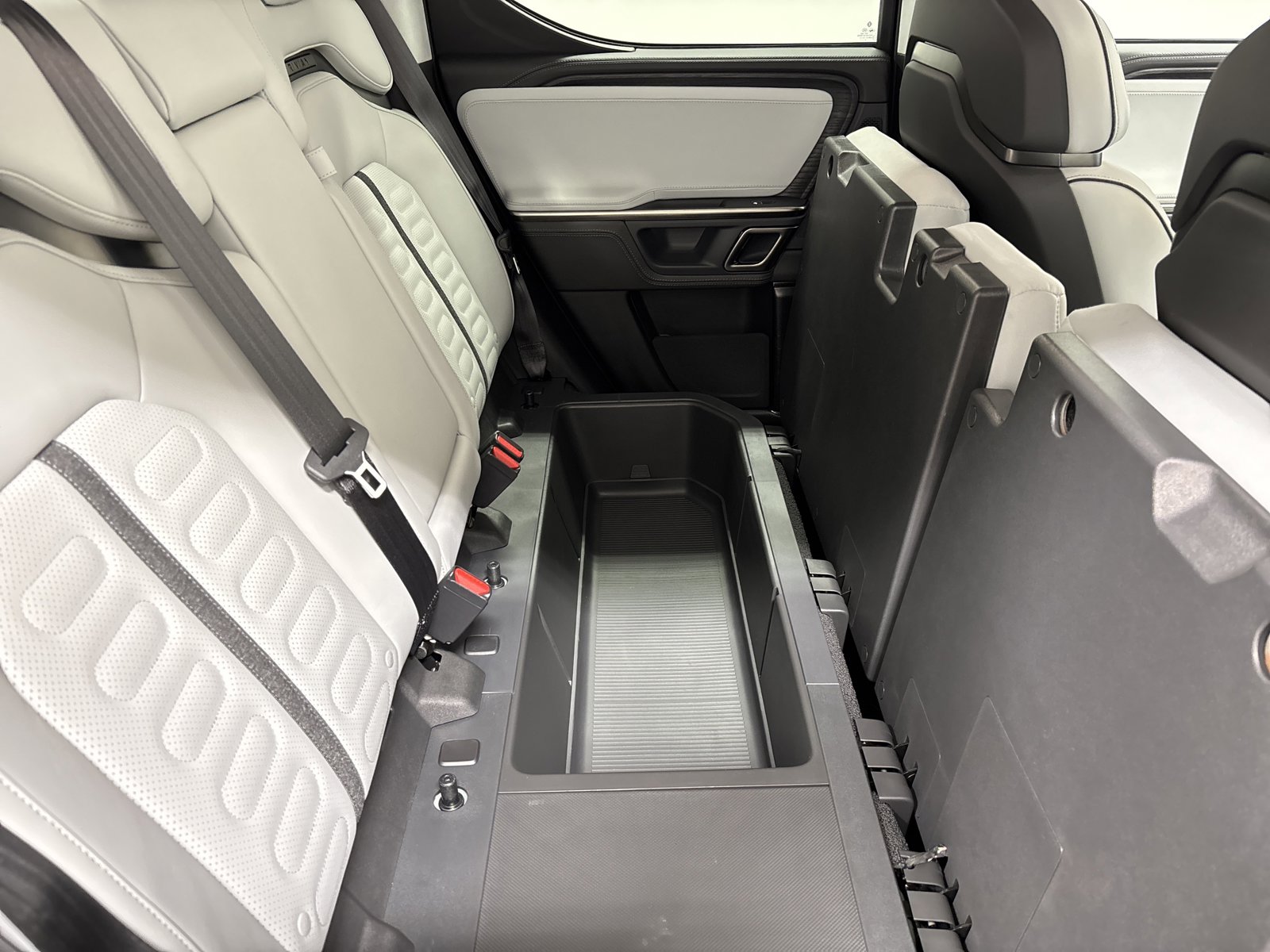 Used 2024 Rivian R1T Adventure image 24