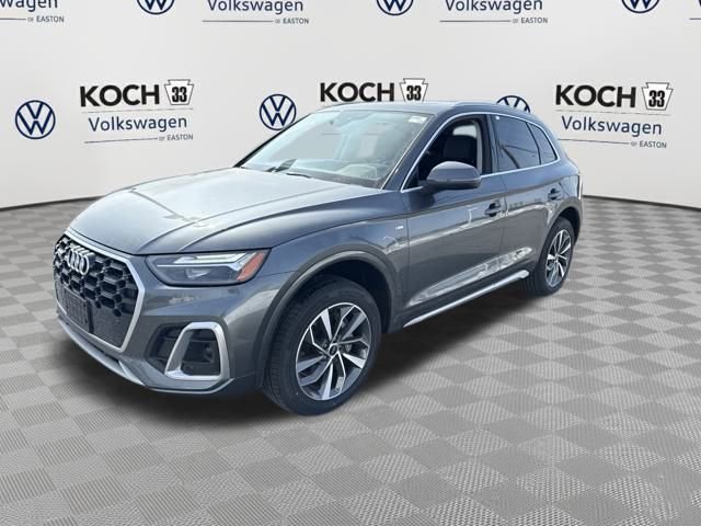 Used 2023 Audi Q5 2.0T Premium w/ Convenience Package image 3