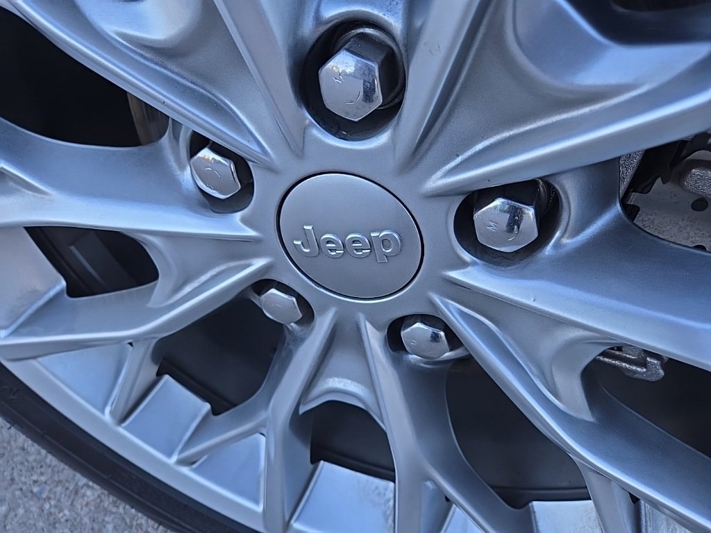 Used 2025 Jeep Grand Cherokee Summit image 24