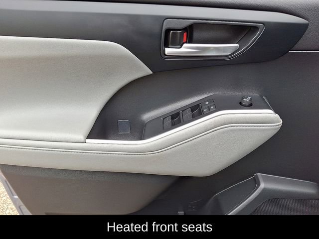 Used 2023 Toyota Highlander XLE image 18