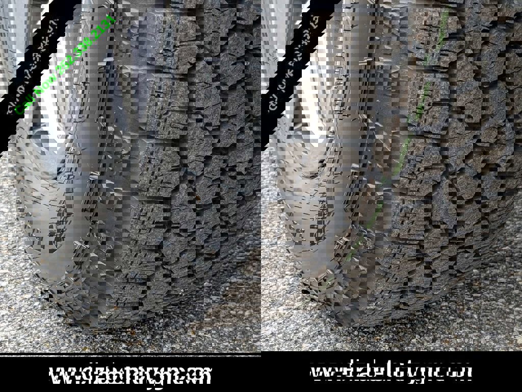 Used 2023 GMC Sierra 1500 SLT w/ SLT Premium Package image 13