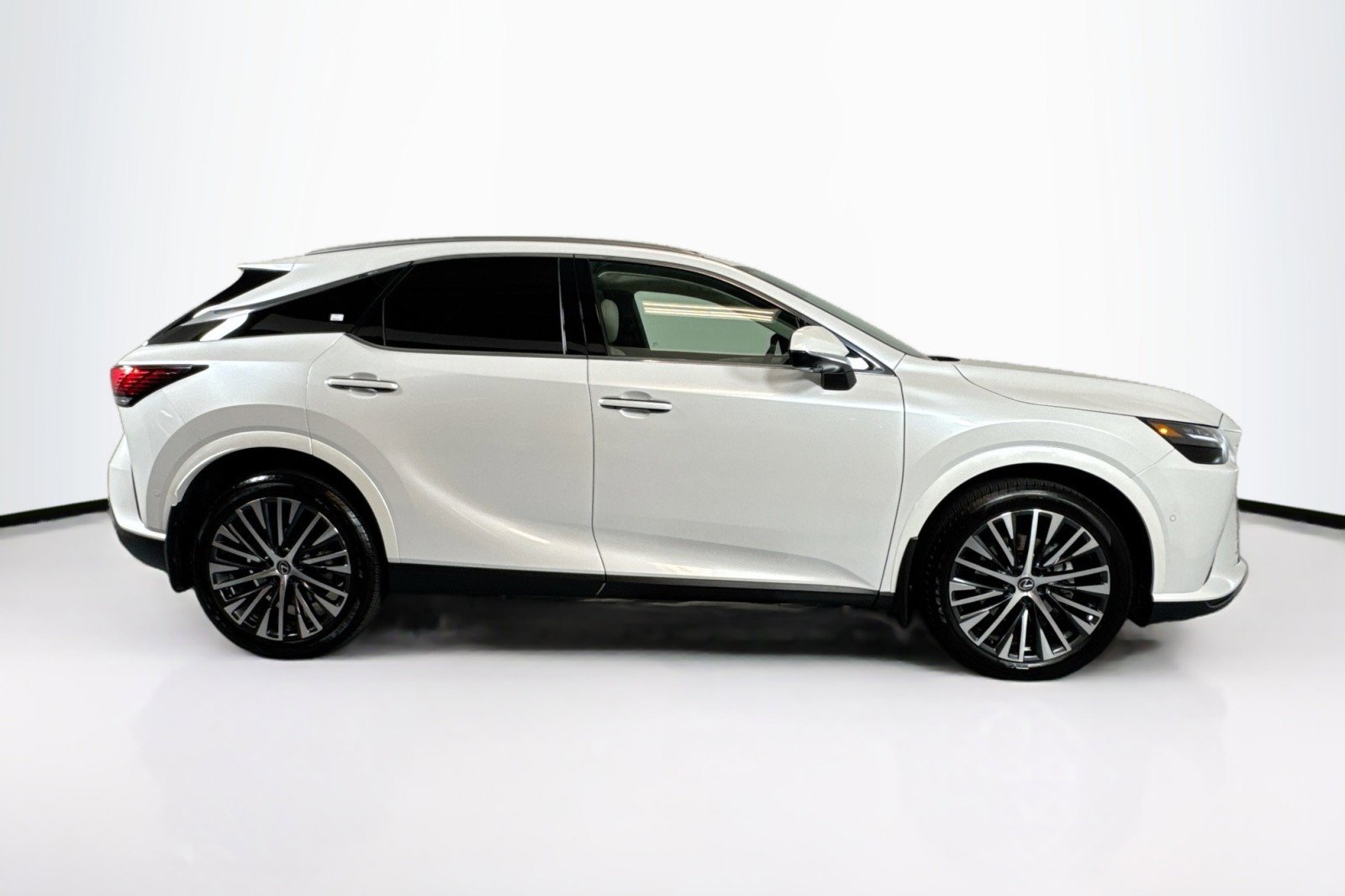 Used 2024 Lexus RX 350 w/ Convenience Package AWD/4WD image 4