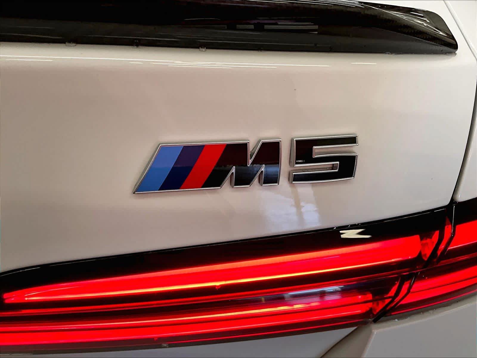 Used 2025 BMW M5 w/ Carbon Package AWD/4WD image 11