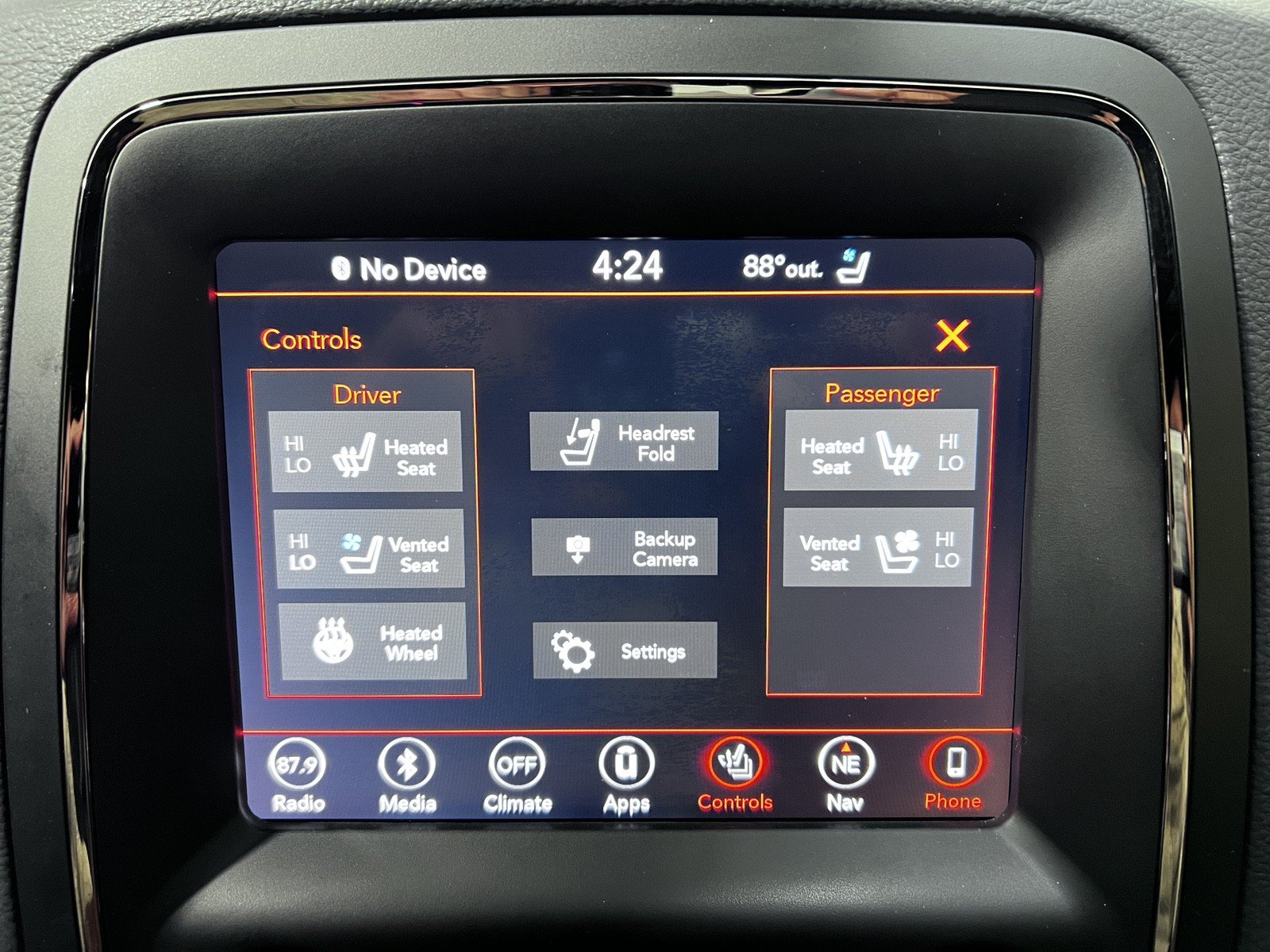 Used 2018 Dodge Durango R/T w/ Technology Group AWD/4WD image 24