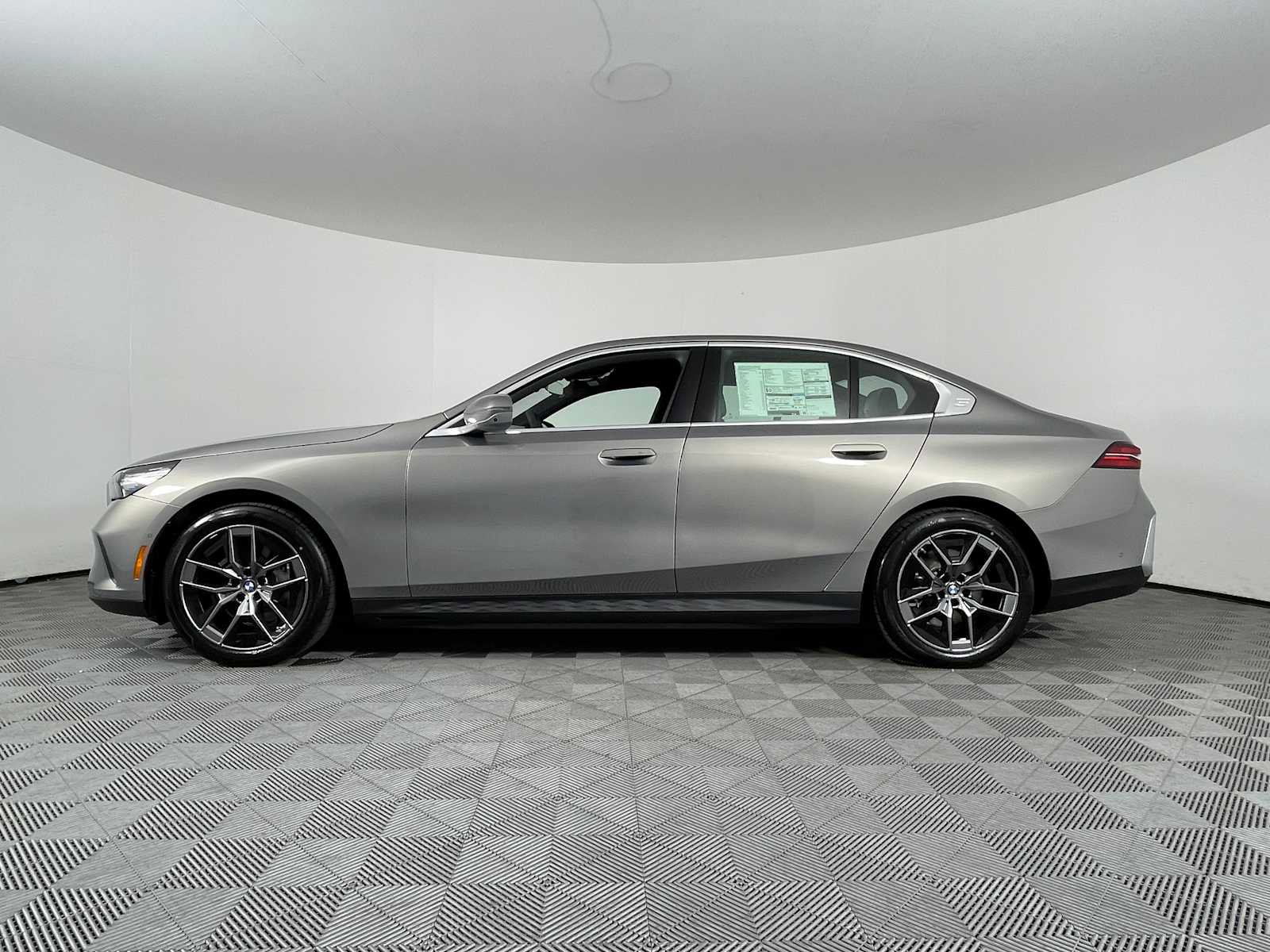 New 2026 BMW i5 eDrive40 image 7