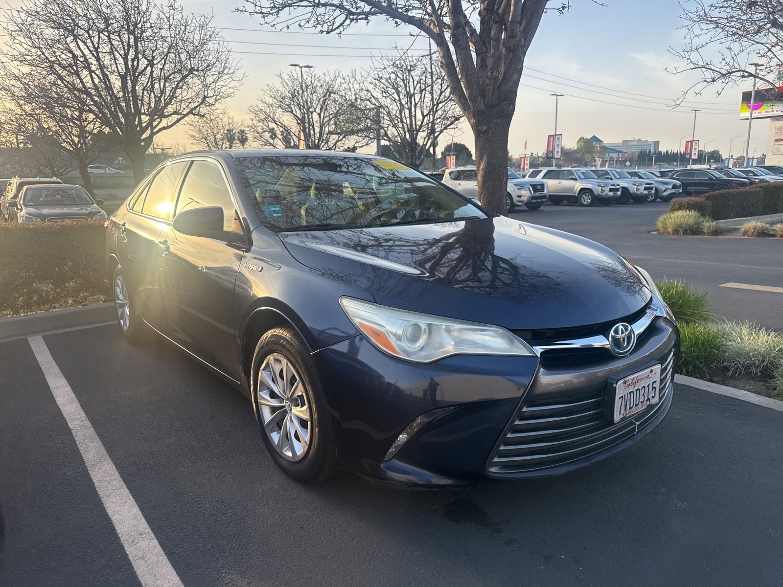 Used 2016 Toyota Camry LE image 1