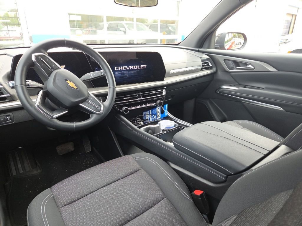 Used 2025 Chevrolet Traverse LT w/ Driver Confidence Package AWD/4WD image 13