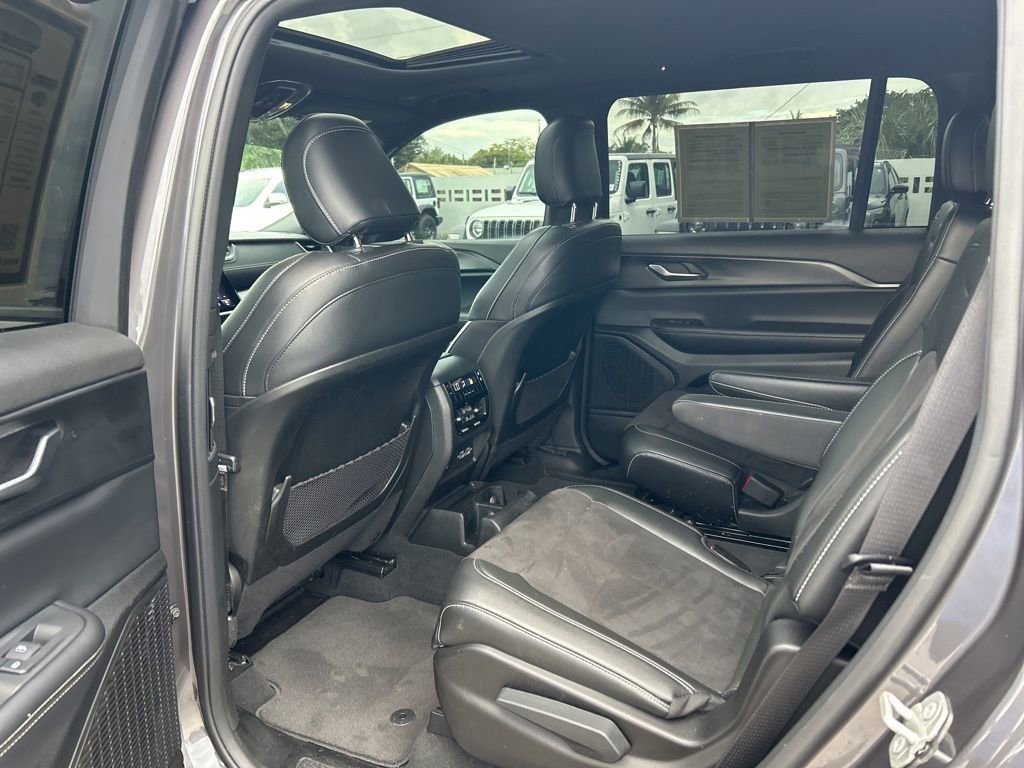 Used 2024 Jeep Grand Cherokee L Altitude AWD/4WD image 32