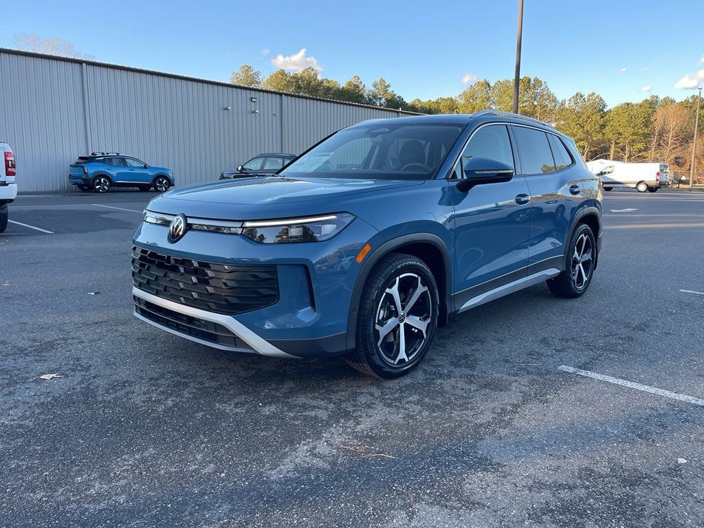 New 2026 Volkswagen Tiguan SE FWD image 2