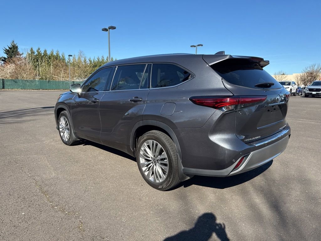 Used 2022 Toyota Highlander Platinum image 5