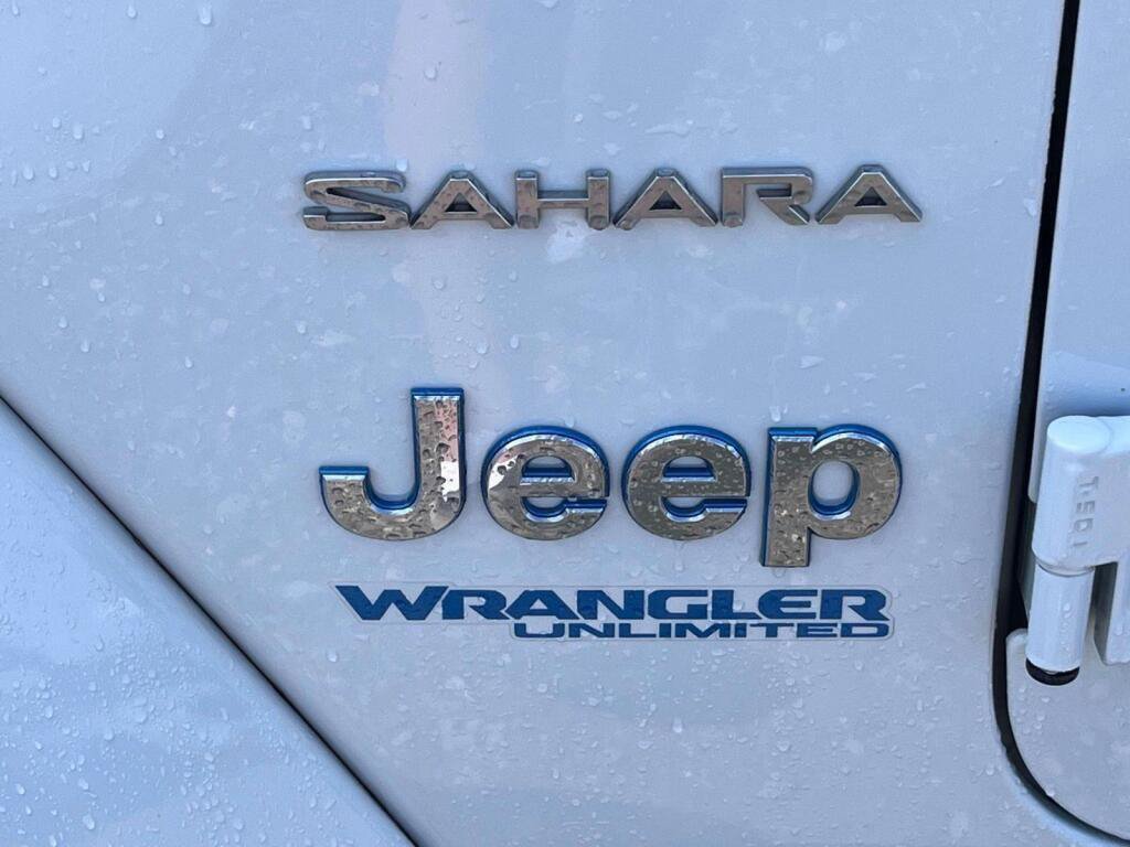 Used 2021 Jeep Wrangler Unlimited Sahara w/ Cold Weather Group AWD/4WD image 16