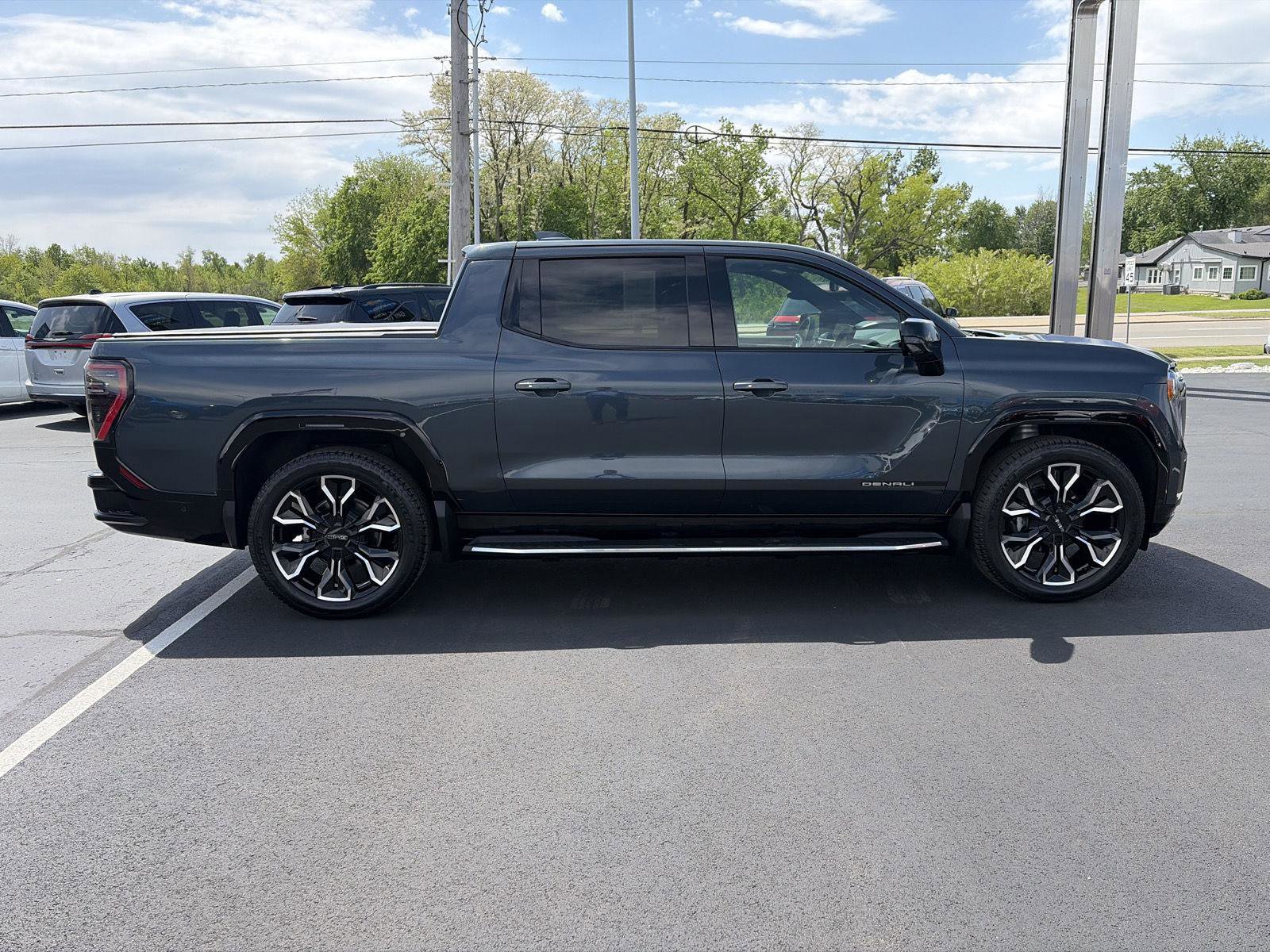 Used 2025 GMC Sierra EV Denali AWD/4WD image 2