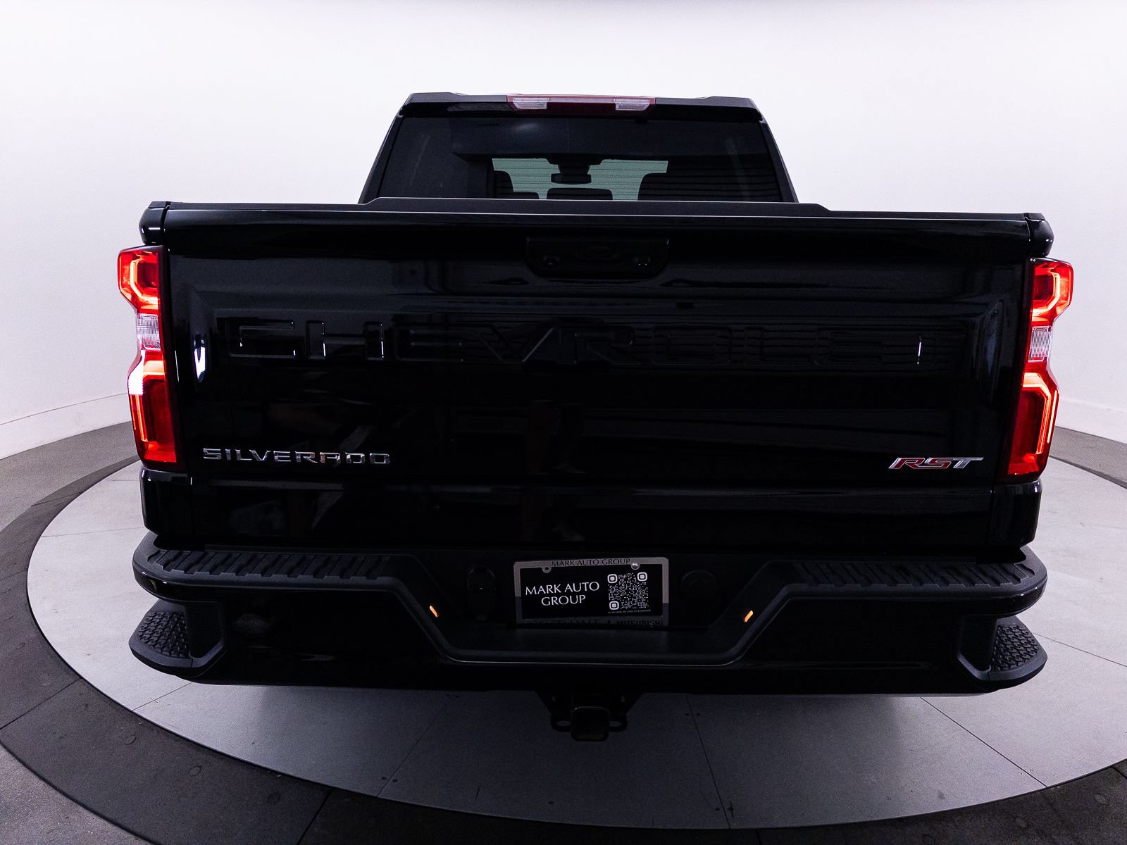 Used 2025 Chevrolet Silverado 1500 RST AWD/4WD image 17