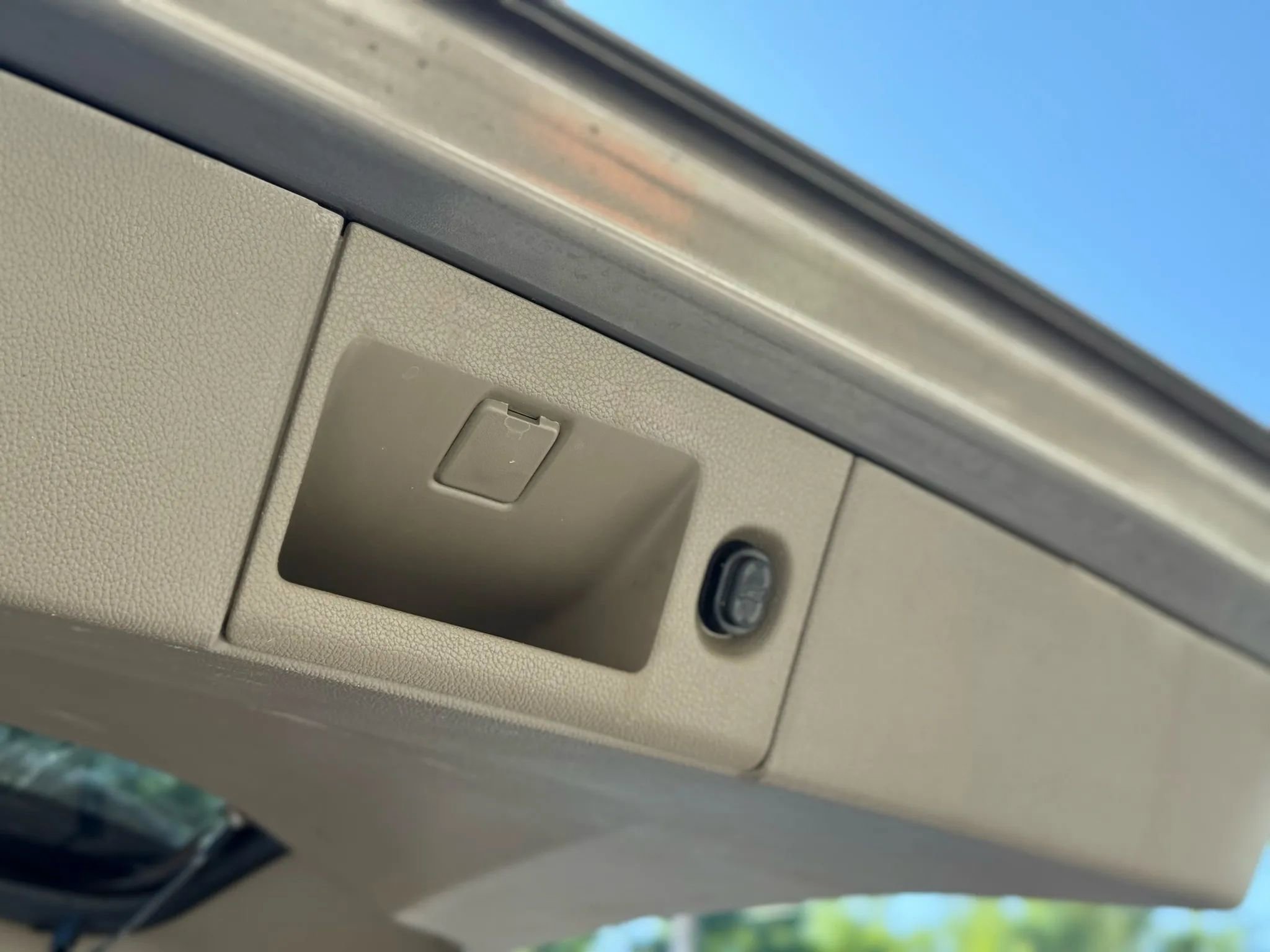 Used 2017 Chevrolet Suburban Premier image 45