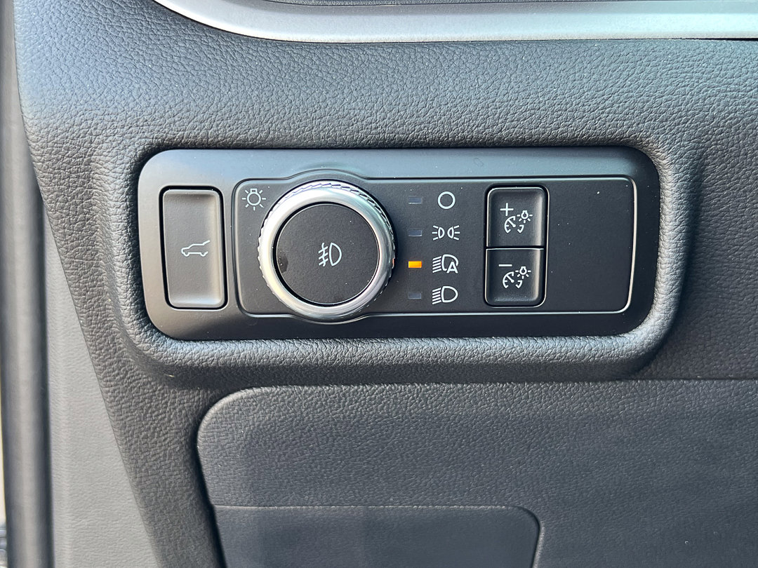 Used 2023 Ford Explorer XLT w/ Equipment Group 202A RWD image 16