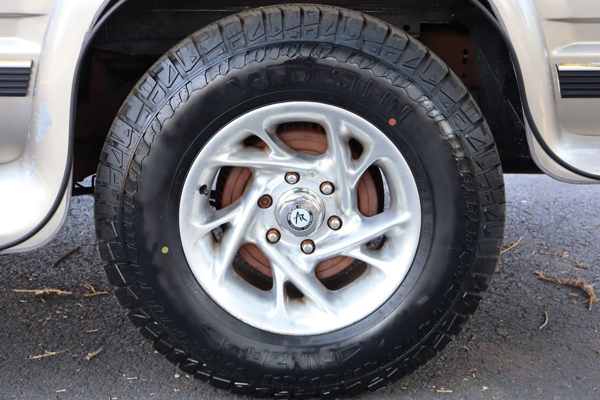 Used 1999 GMC Suburban 4WD w/ Convenience Group image 39