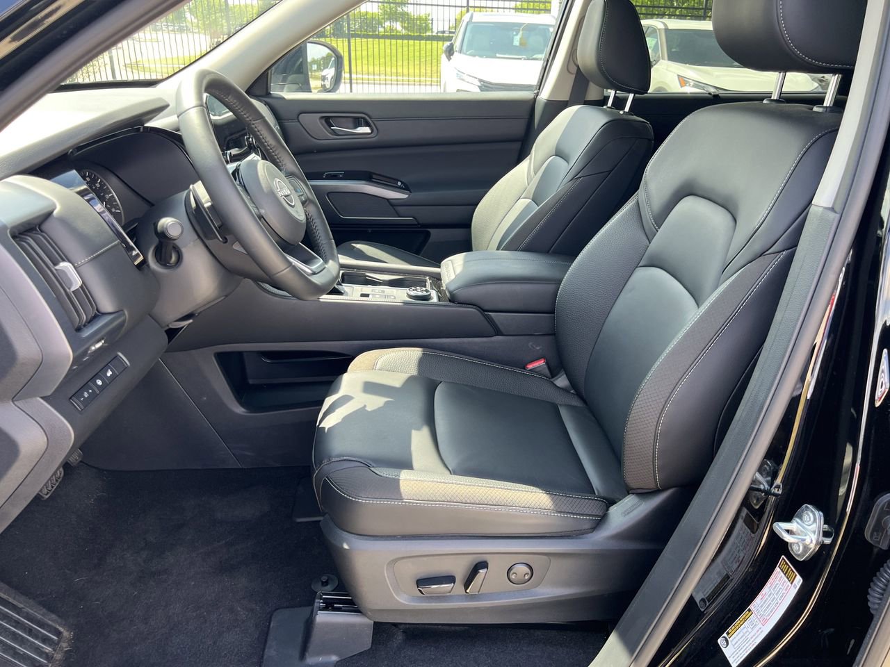 Certified 2025 Nissan Pathfinder SL image 11