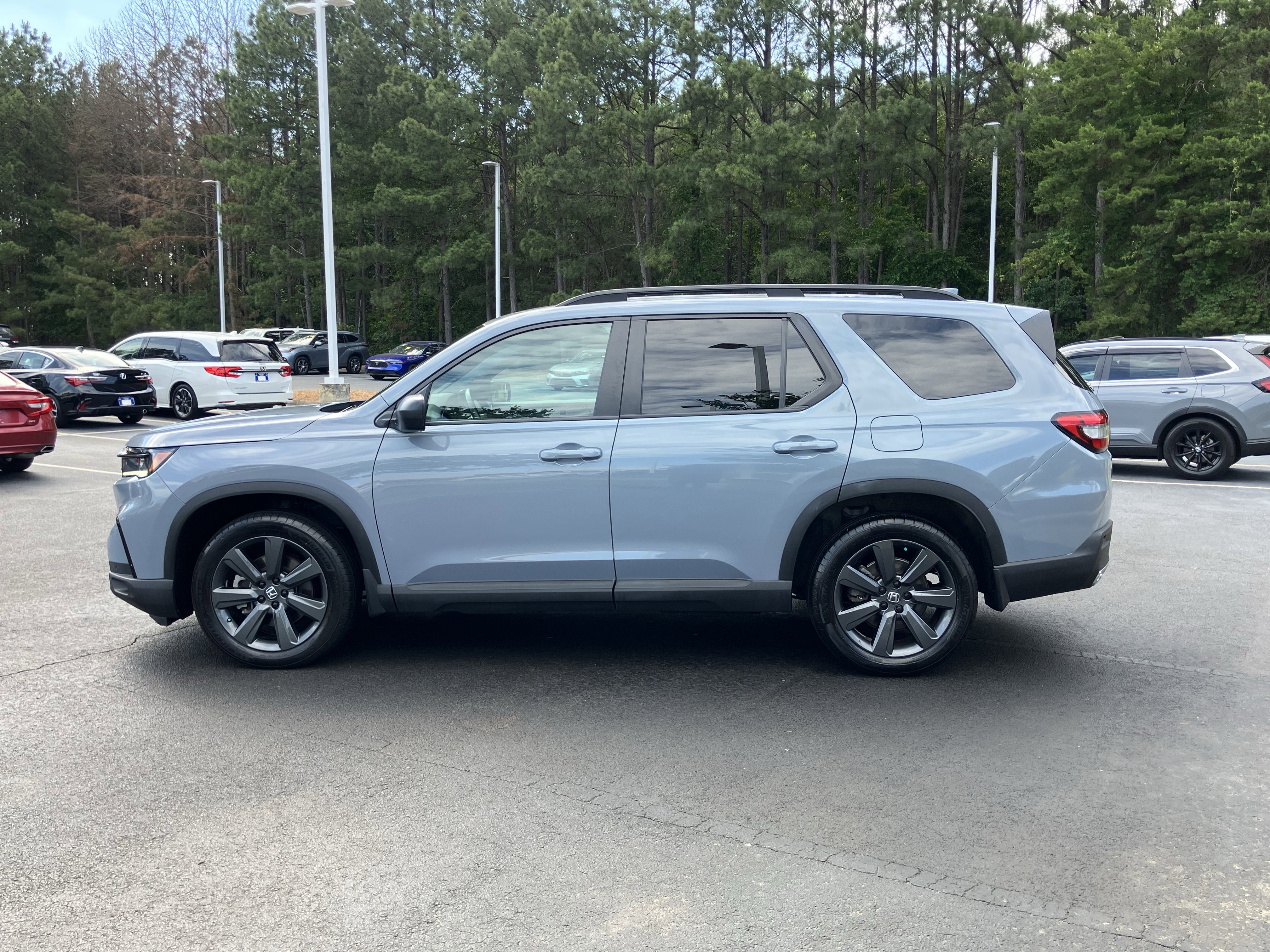 Used 2025 Honda Pilot Sport image 7