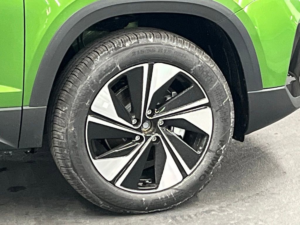 New 2026 Volkswagen Taos SE image 38