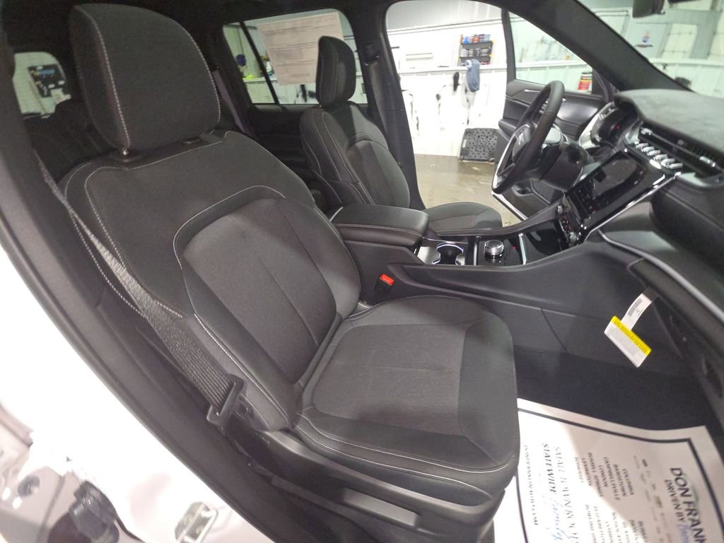 New 2025 Jeep Grand Cherokee Laredo X w/ Trailer Tow Package image 29