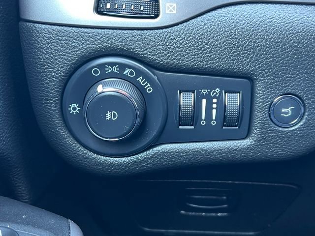 Used 2022 Jeep Cherokee Limited image 21