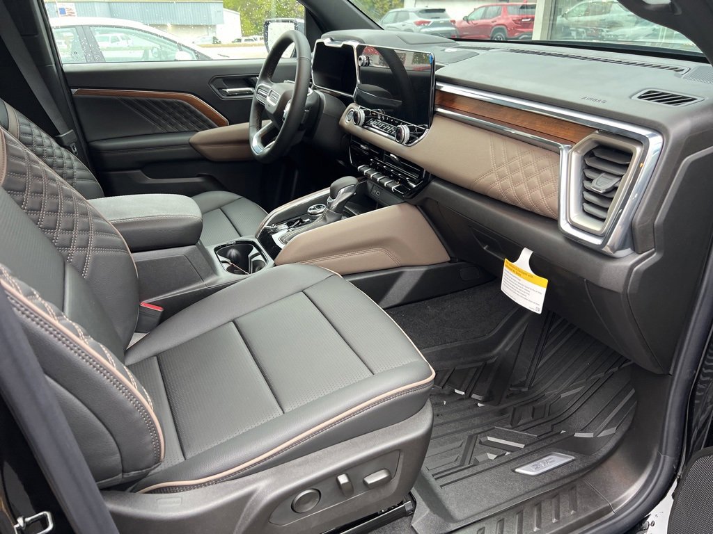 New 2026 GMC Canyon Denali w/ LPO, Denali Black Edition image 8