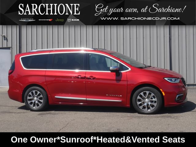 Used 2025 Chrysler Pacifica Pinnacle FWD image 1