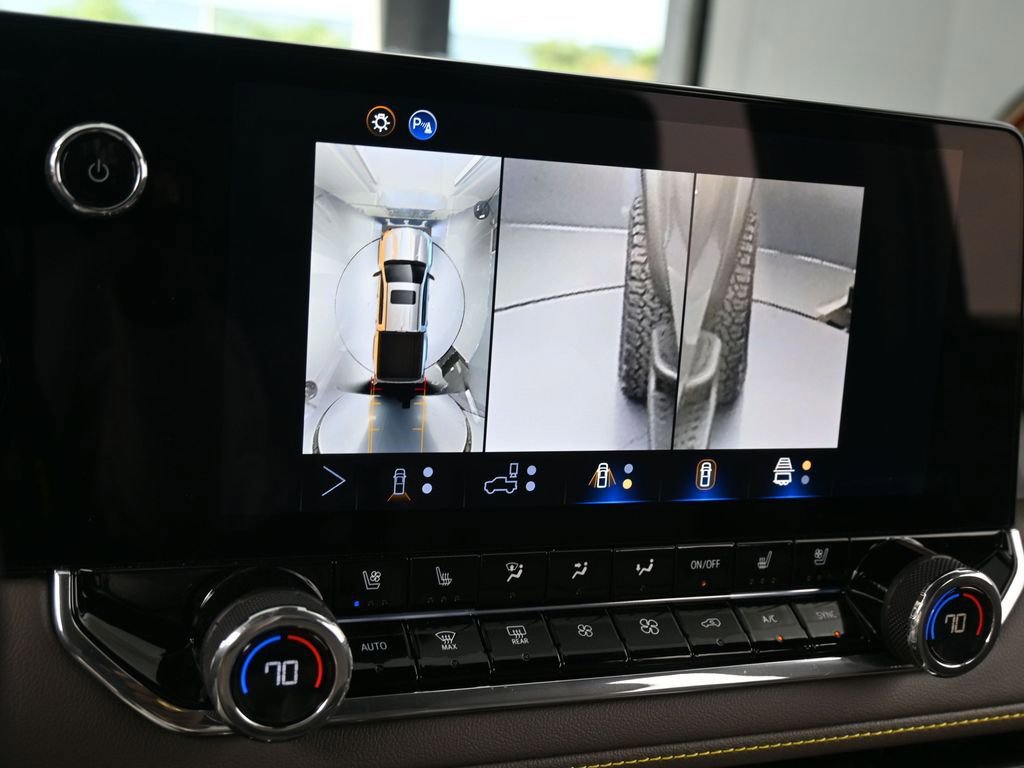 Used 2025 Chevrolet Colorado ZR2 w/ Technology Package AWD/4WD image 23