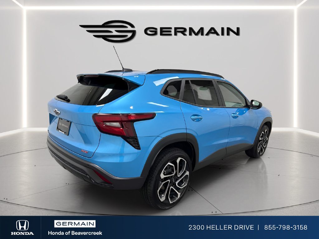 Used 2025 Chevrolet Trax RS w/ Sunroof Package FWD image 8