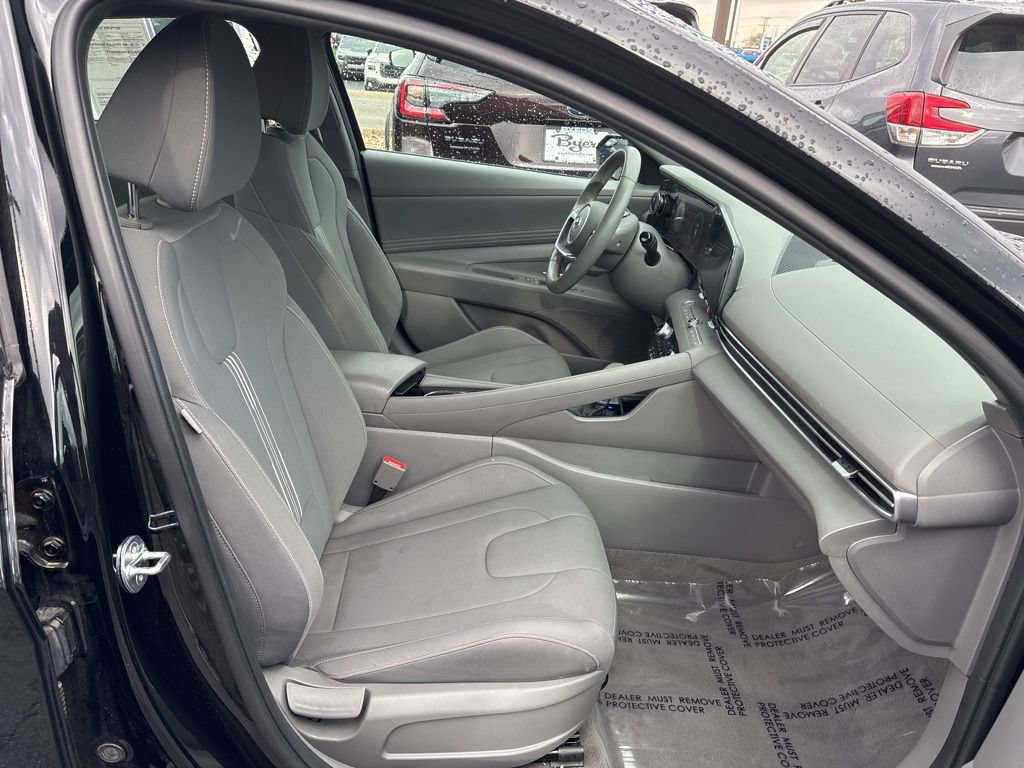 Used 2023 Hyundai Elantra SEL w/ Convenience Package FWD image 10