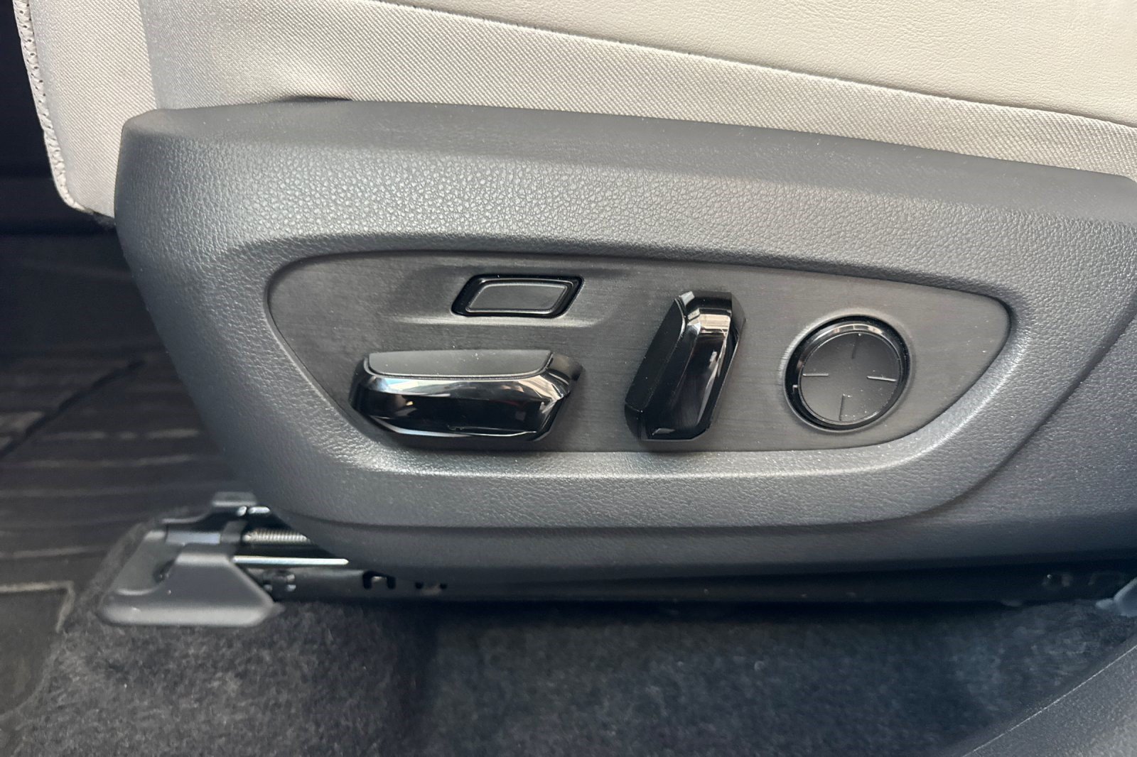 Certified 2026 Lexus TX 550h AWD Plug-In Hybrid w/ Technology Package image 14