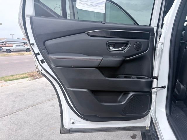 Used 2025 Honda Pilot Black Edition image 18