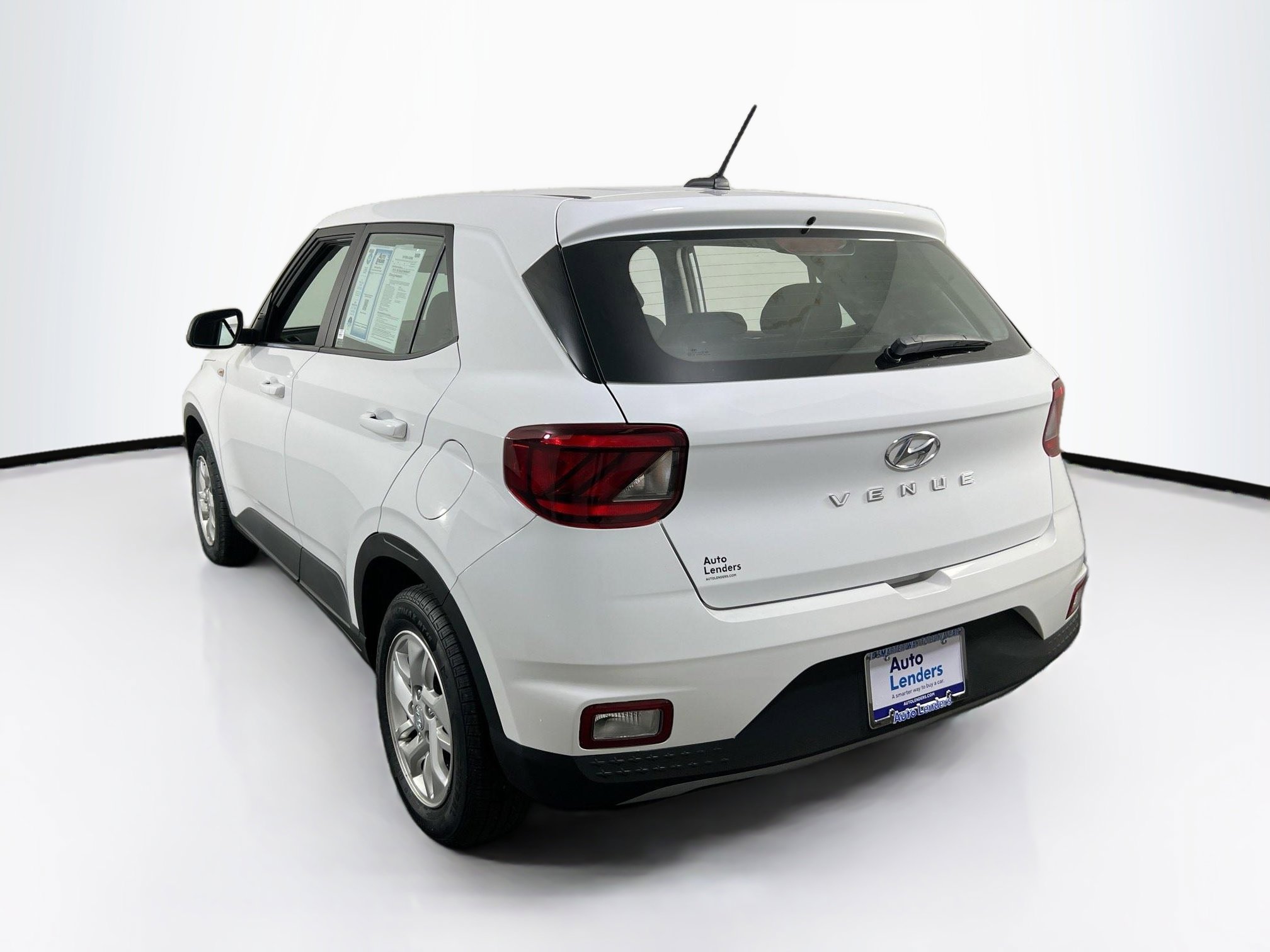 Used 2024 Hyundai Venue SE FWD image 7