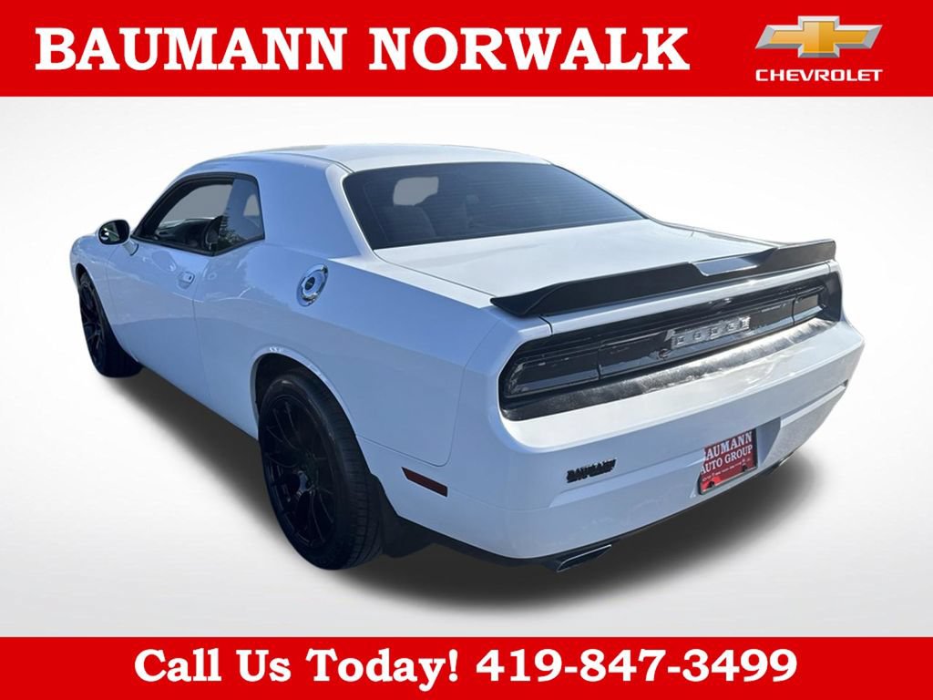 Used 2013 Dodge Challenger SXT RWD image 3