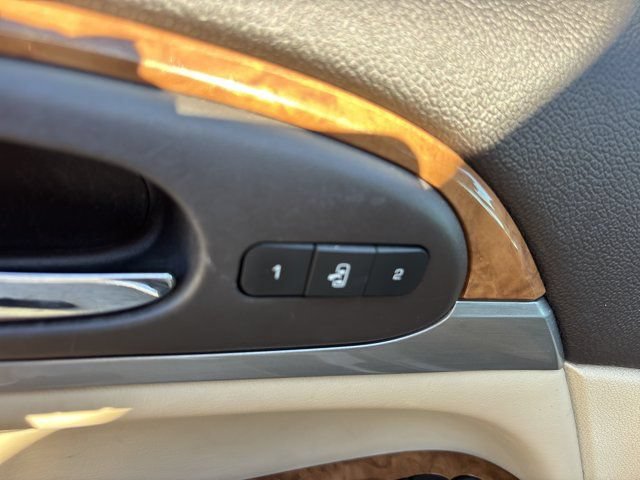 Used 2012 Buick Enclave Premium FWD image 23