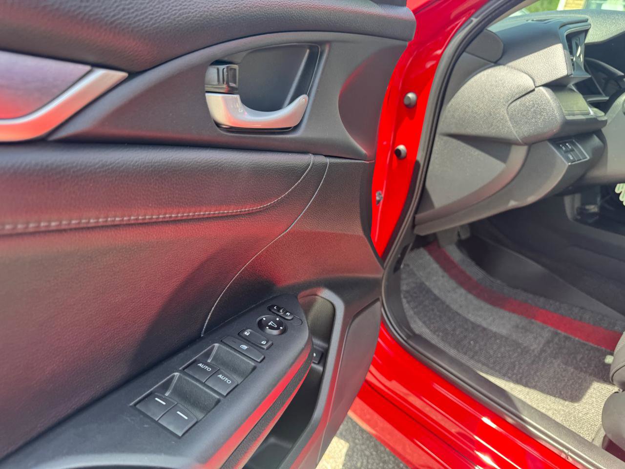 Used 2016 Honda Civic Touring image 19