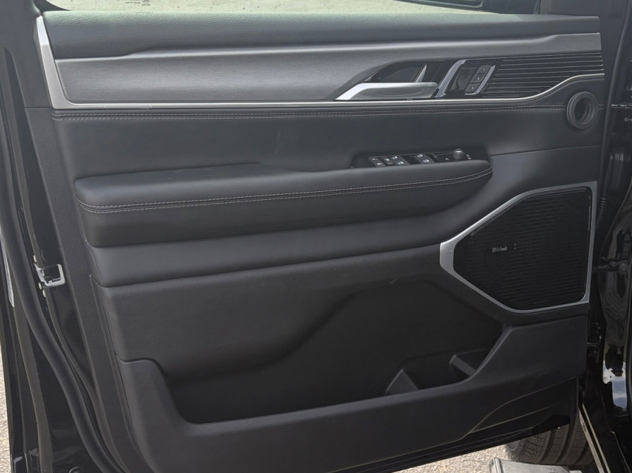 New 2026 Jeep Grand Wagoneer Limited AWD/4WD image 18