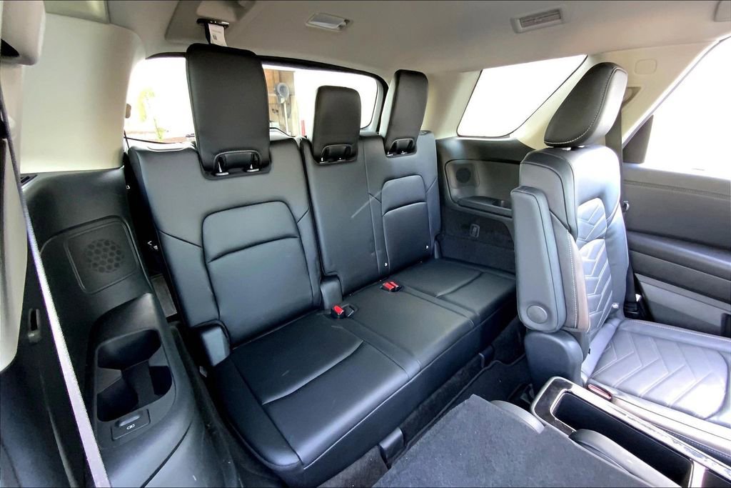 Used 2024 Nissan Pathfinder Platinum image 16