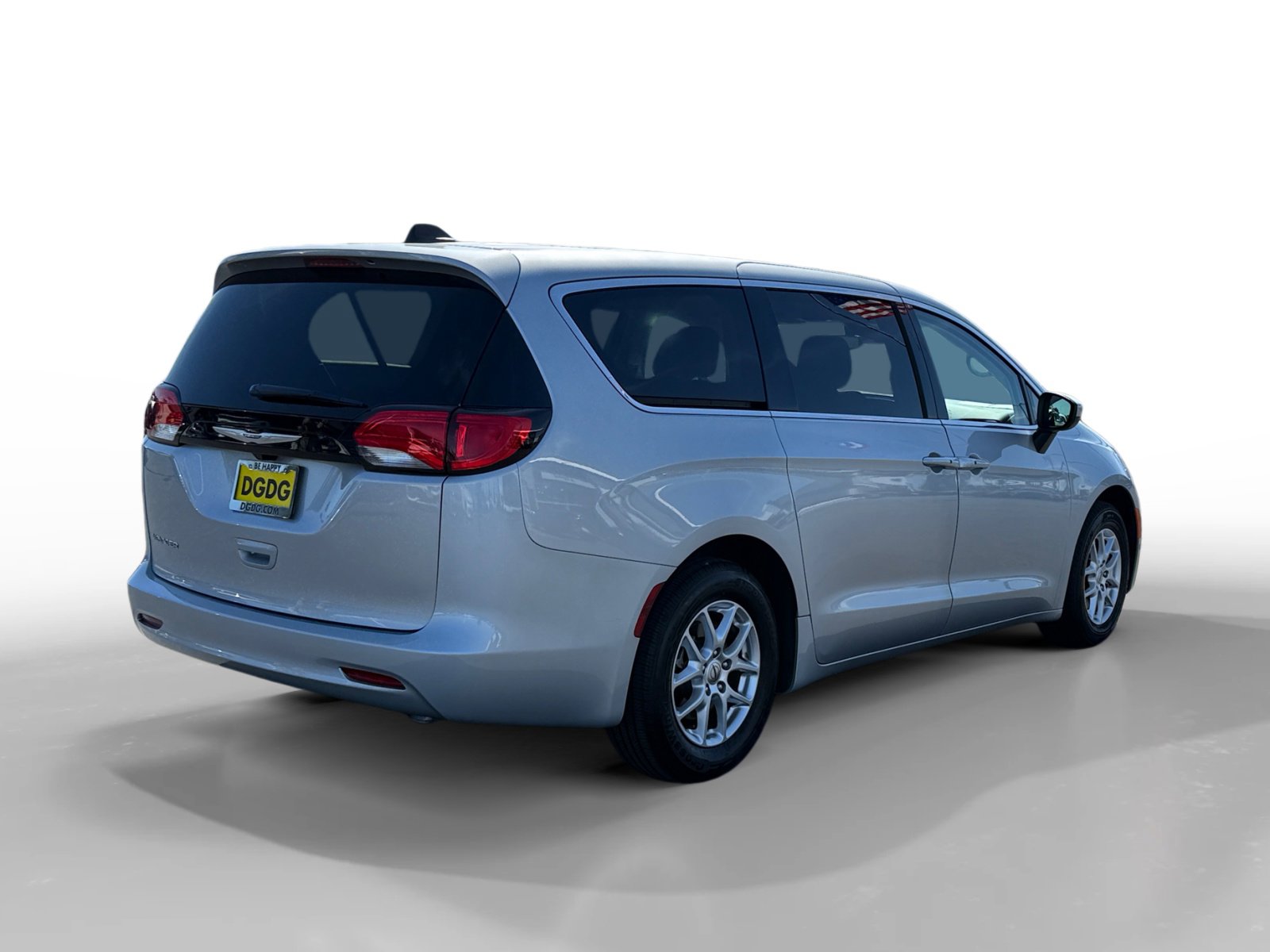 Used 2023 Chrysler Voyager LX image 5